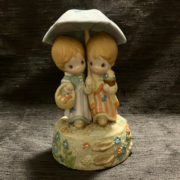 Precious Moments? Musical Figures, Singing In the rain - Picture 2 of 10